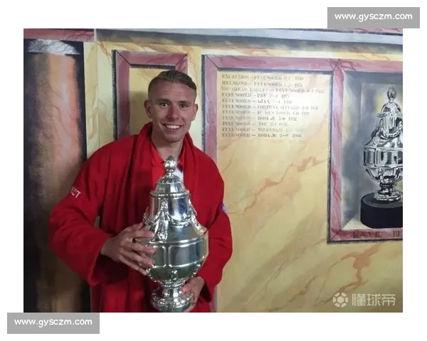 费耶诺德锁定青训瑰宝！林格宁续约至 2027 年，剑指荷甲未来中轴线